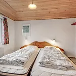Thatched House With Pool By The Sea - Sj690 Semesterbostad