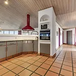 Thatched House With Pool By The Sea - Sj690 Semesterbostad