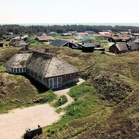 Thatched House With Pool By The Sea - Sj690 Harboør
