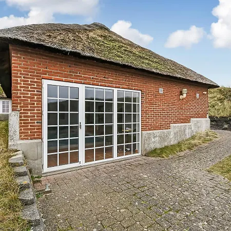 Prázdninový dům Thatched House With Pool By The Sea - Sj690