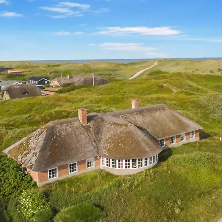 Thatched House With Pool By The Sea - Sj690