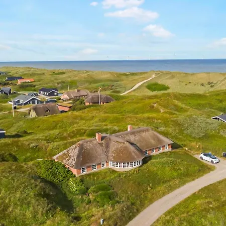 Tatil Evi Thatched House With Pool By The Sea - Sj690