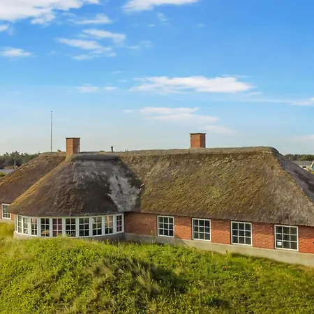 Casa vacanze Thatched House With Pool By The Sea - Sj690 *