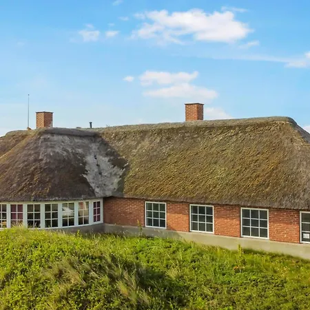Thatched House With Pool By The Sea - Sj690 *