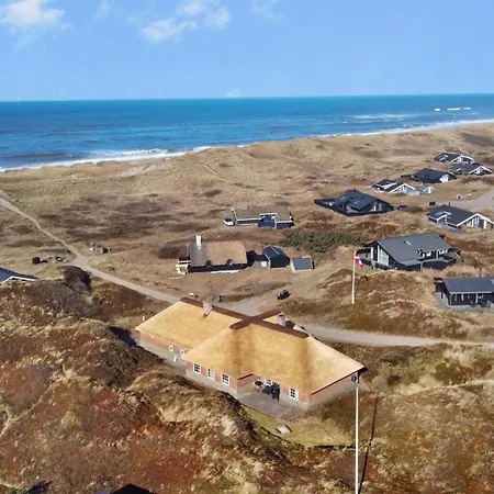 펜션 Thatched House With Pool By The Sea - Sj690 *