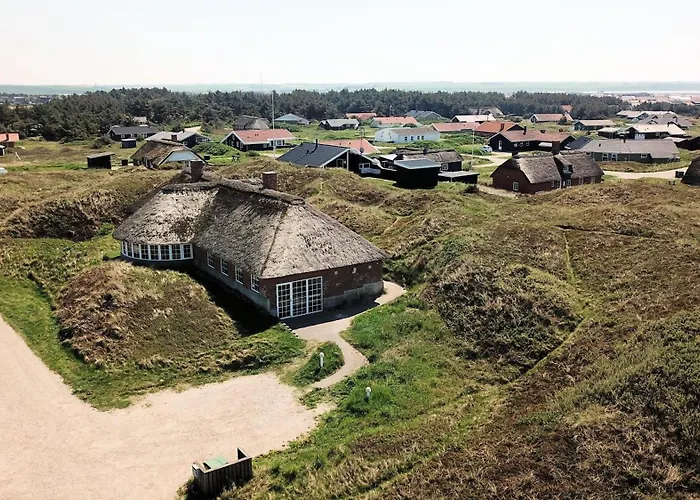 Thatched House With Pool By The Sea - Sj690 Harboør