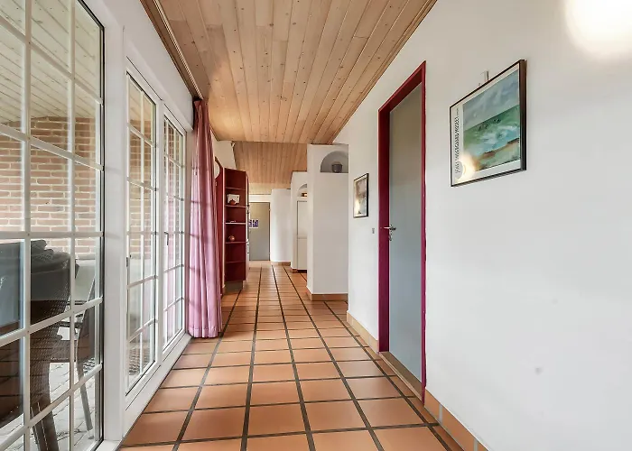 Prázdninový dům Thatched House With Pool By The Sea - Sj690 *