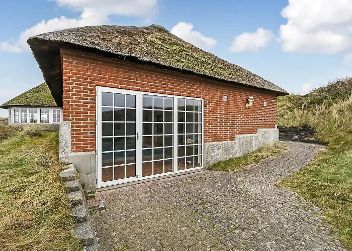 Prázdninový dům Thatched House With Pool By The Sea - Sj690