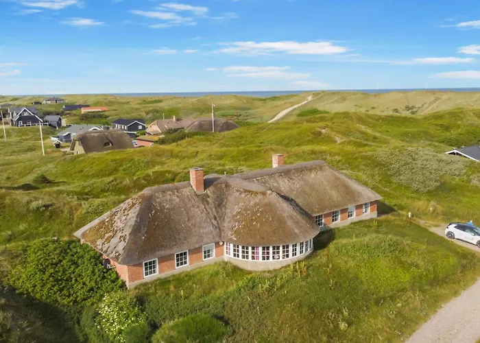 Thatched House With Pool By The Sea - Sj690