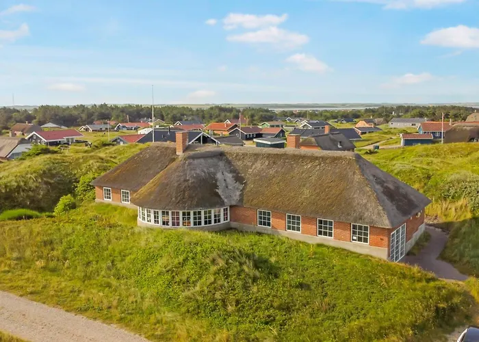 Thatched House With Pool By The Sea - Sj690 Prázdninový dům