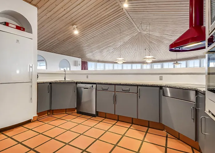 Prázdninový dům Thatched House With Pool By The Sea - Sj690 Harboør