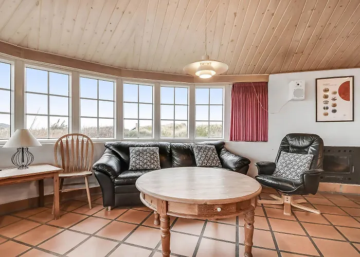 Prázdninový dům Thatched House With Pool By The Sea - Sj690