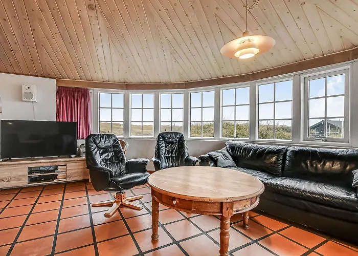 Prázdninový dům Thatched House With Pool By The Sea - Sj690 *