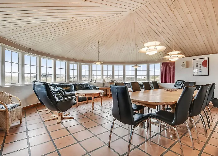 Thatched House With Pool By The Sea - Sj690 Harboør